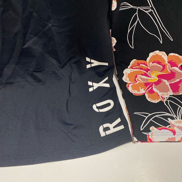 NWT Roxy Rashguard Long Sleeve  New - Picture 5 of 5